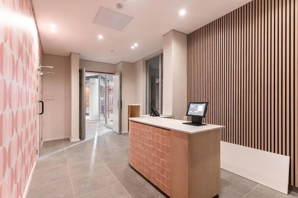 The Rose 710: Top Floor City Aprt With Balcony Cape Town Apartment