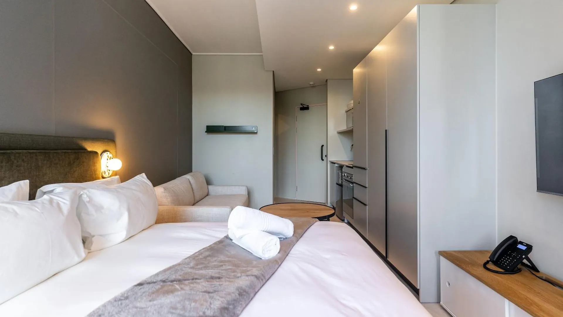 Apartment The Rose 710: Top Floor City Aprt With Balcony Cape Town