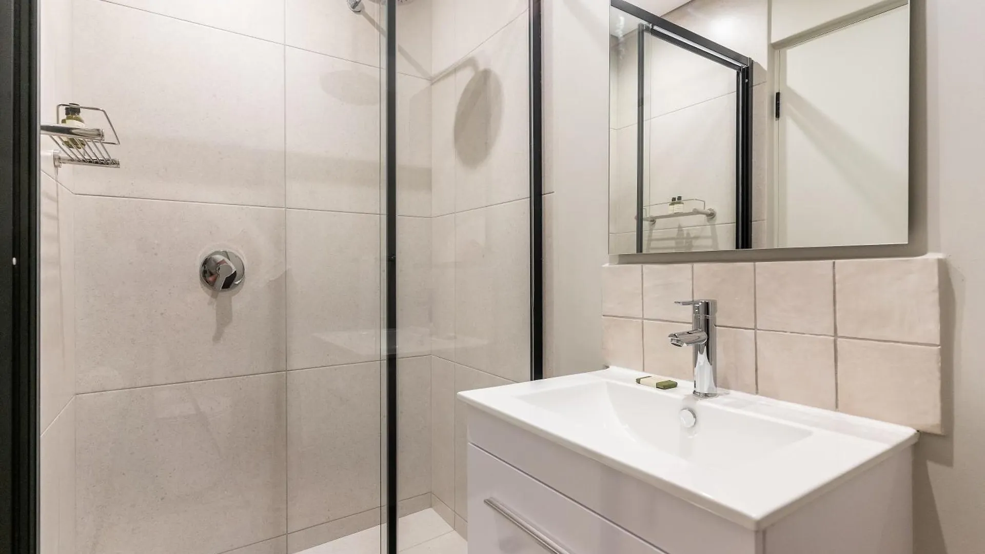 Apartment The Rose 710: Top Floor City Aprt With Balcony Cape Town South Africa