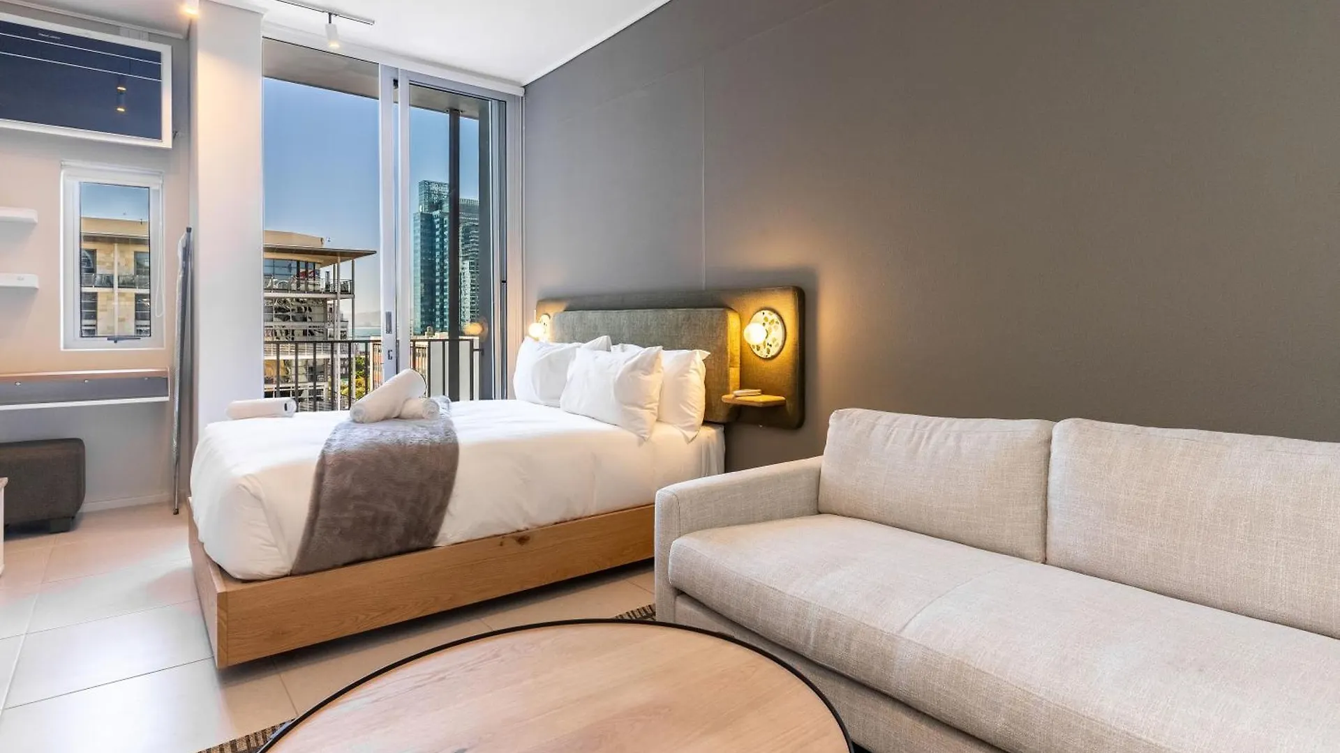 The Rose 710: Top Floor City Aprt With Balcony Cape Town