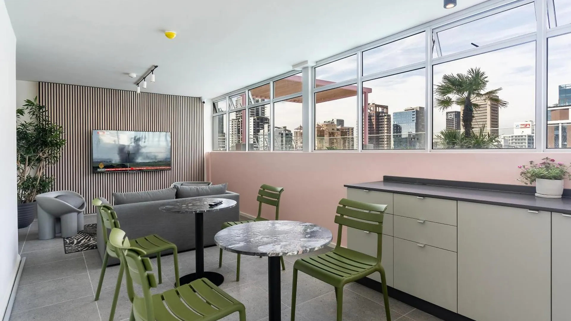 The Rose 710: Top Floor City Aprt With Balcony Cape Town 0*,  South Africa